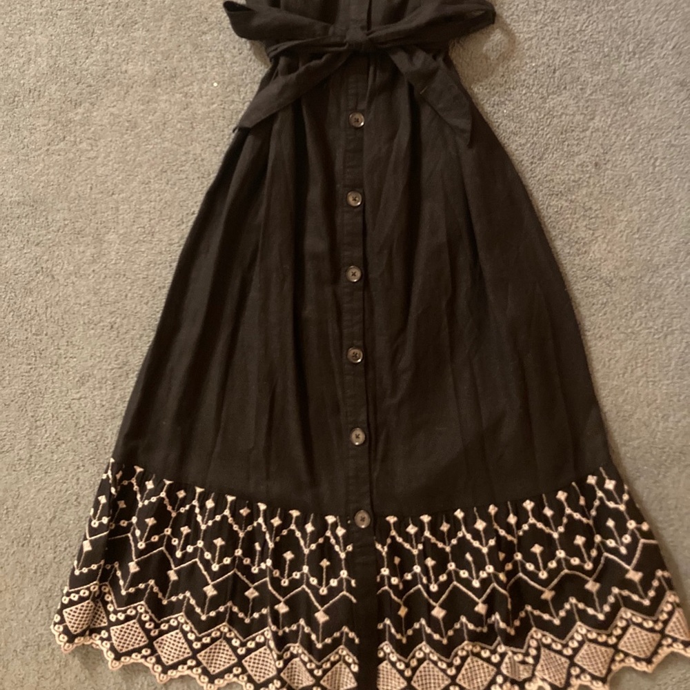 Adorable Old Navy black maxi dress